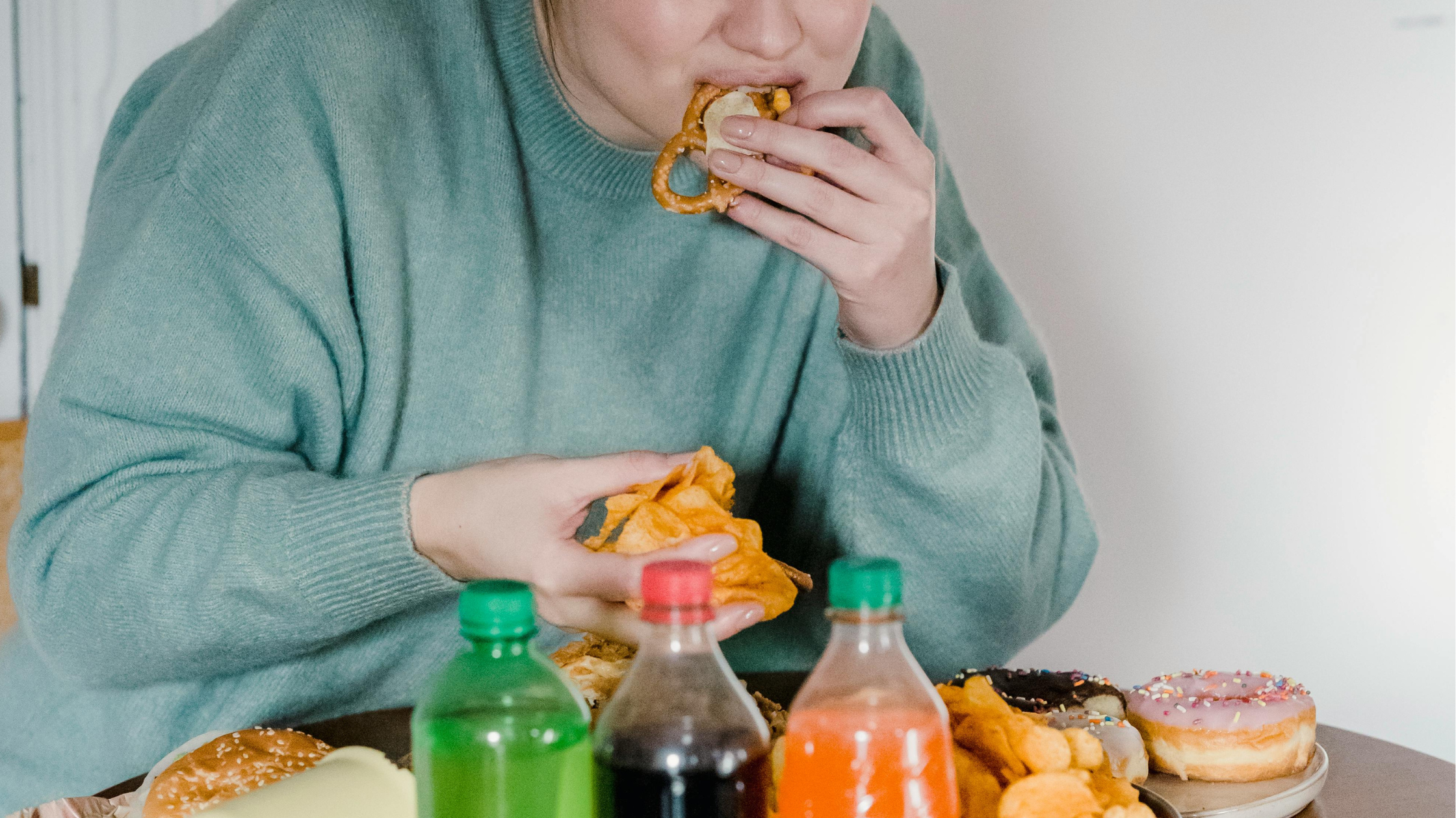 A plate of popular Dubai street food with a toothbrush nearby, representing the connection between Dubai food culture and dental health.