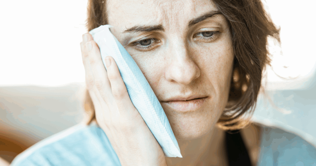 Using a cold compress for toothache relief at home